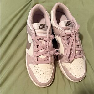 Nike Women's Light Pink and White Sneakers brand new never worn they are 8/5